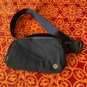 Lululemon Everywhere Belt Bag 1L Blue Excellent Condition! Fanny Pack Waist Bag